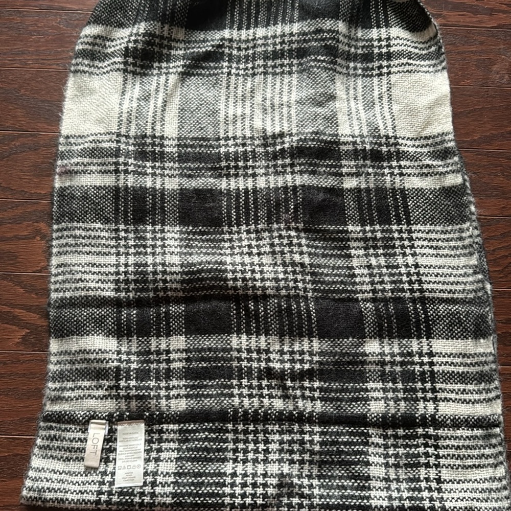 LOFT Circle Scarf - Picture 3 of 3